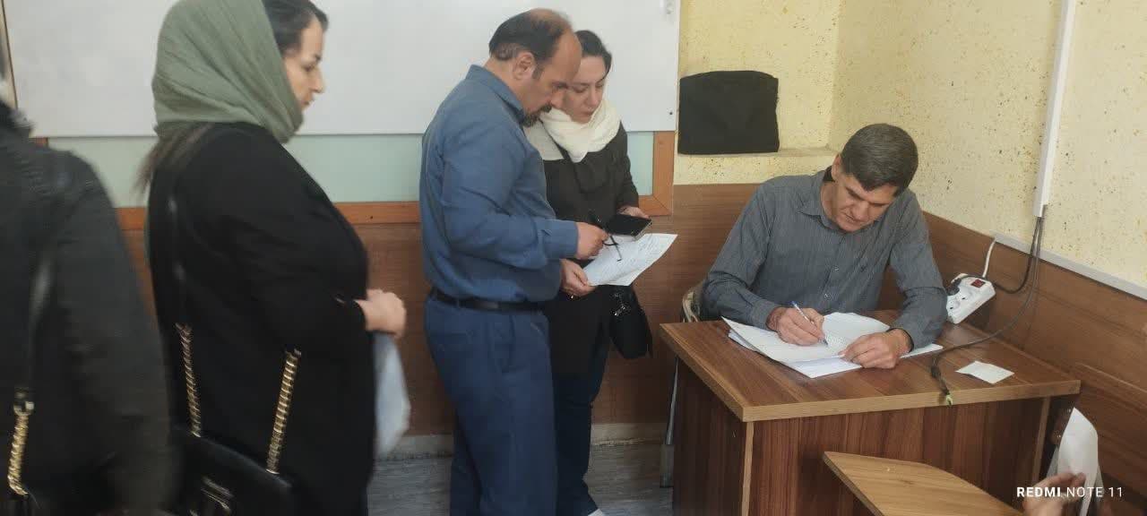 با موضوع دیدار اولیا با دبیران (اجرای طرح چهره به چهره )