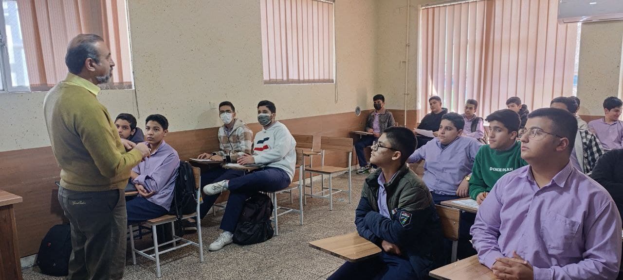 جلسه مشاوره تجزیه و تحلیل هدایت تحصیلی ازمایشی